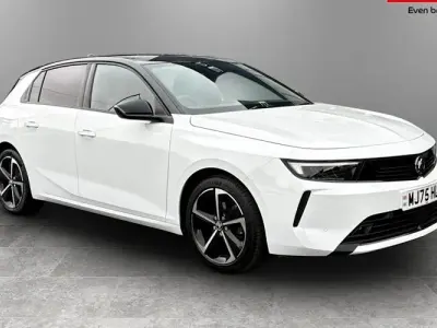 Used Vauxhall Astra 131 HP (96 kW) 2025 White Hatchback
