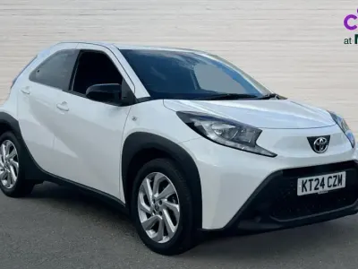 Used Toyota Aygo X PURE 72 HP (52 kW) 2024 White SUV