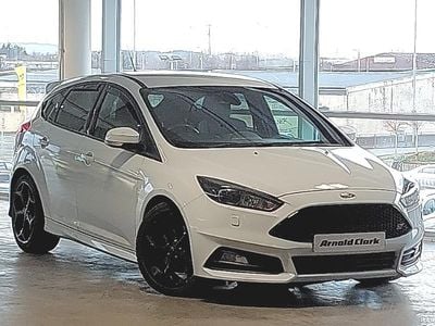 Used Ford Focus ST 250 HP (183 kW) 2015 White Hatchback