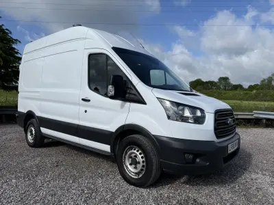 Usado Ford Transit 130 HP (95 kW) 2018 Branco Van