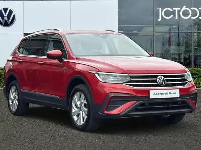 Second-hand VW Tiguan Allspace Life 150 CP (110 kW) 2023 Roșu SUV