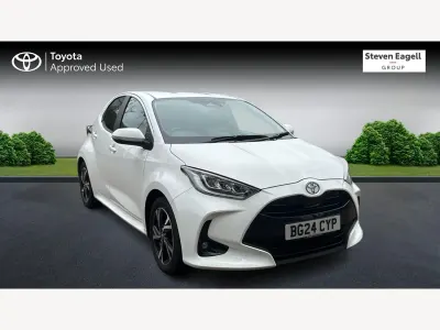 Used Toyota Yaris Hybrid Design 2024 White Hatchback