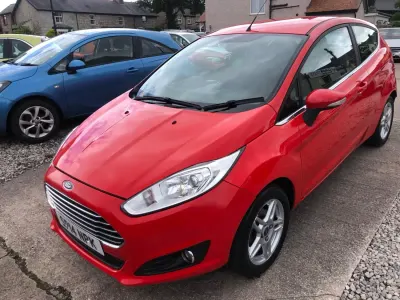 Used Ford Fiesta Zetec 82 HP (60 kW) 2014 Red Hatchback