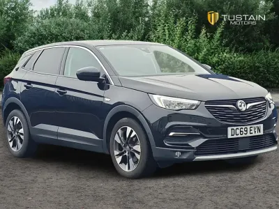 Used Vauxhall Grandland X SRi 130 HP (95 kW) 2020 Black SUV