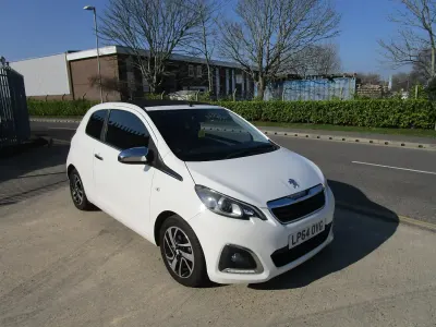 Used Peugeot 108 Allure 82 HP (60 kW) 2015 White Hatchback