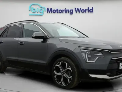 Usado Kia Niro 141 HP (103 kW) 2023 Cinzento SUV