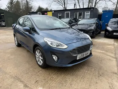 Używany Ford Fiesta Zetec 70 KM (51 kW) 2019 Niebieski Hatchback