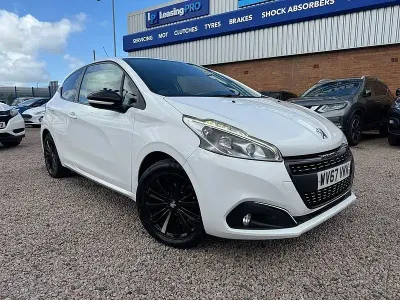 Used Peugeot 208 2017 White Hatchback