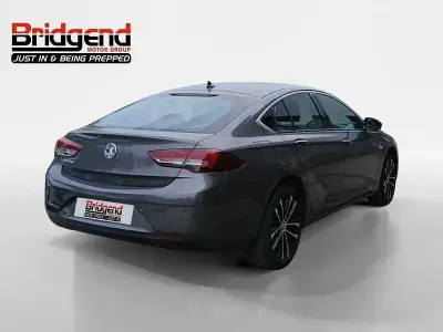 Usado Vauxhall Insignia Edition 122 CV (89 kW) 2022 Gris Utilitario