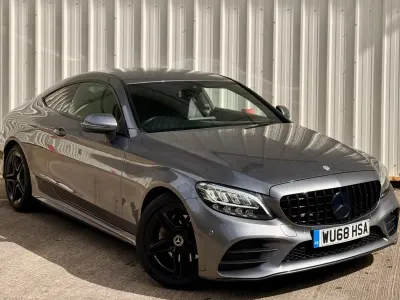Usado Mercedes C200 AMG line 2018 Gris Coupe