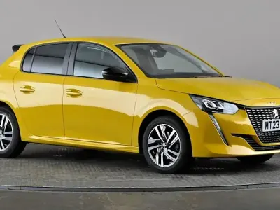 Używany Peugeot 208 Active+ 102 KM (75 kW) 2023 Żółty Hatchback