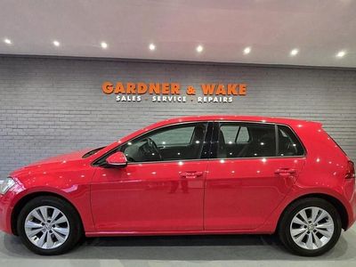 Used VW Golf VII SE 122 HP (89 kW) 2013 Red Hatchback