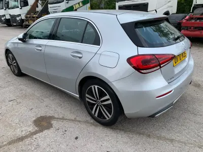 Usado Mercedes A180 2020 Prateado Citadino