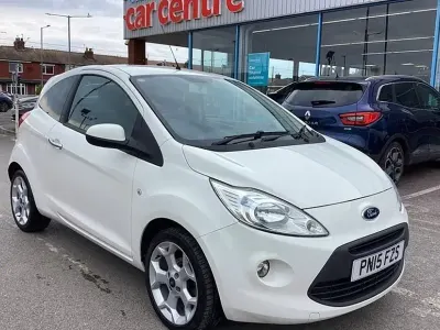 Usado Ford Ka Titanium 69 CV (50 kW) 2015 Blanco Utilitario