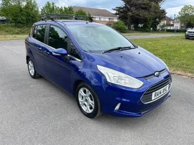 Second-hand Ford B-MAX Zetec 2023 Albastru