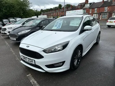Used Ford Focus ST-Line 125 HP (91 kW) 2017 White Hatchback