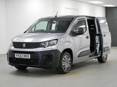 Used Peugeot Partner Premium 100 HP (73 kW) 2023 Grey MPV