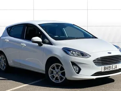 Usado Ford Fiesta Zetec 86 HP (63 kW) 2019 Branco Citadino
