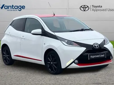 Used Toyota Aygo x-press 68 HP (50 kW) 2018 White Hatchback