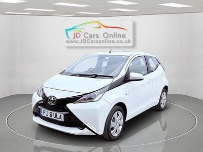 Begagnad Toyota Aygo X-play 2016 Vit Halvkombi