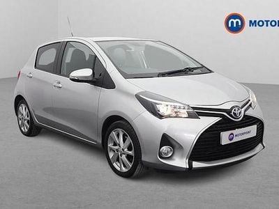 Used Toyota Yaris Hybrid 101 HP (74 kW) 2016 Silver Hatchback