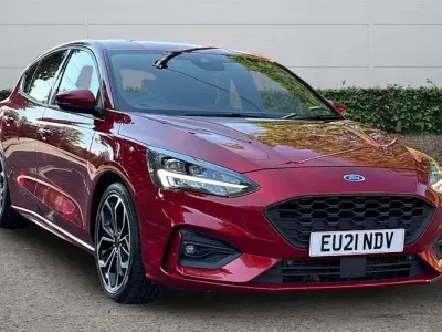Used Ford Focus ST-Line X 125 HP (91 kW) 2021 Red Hatchback