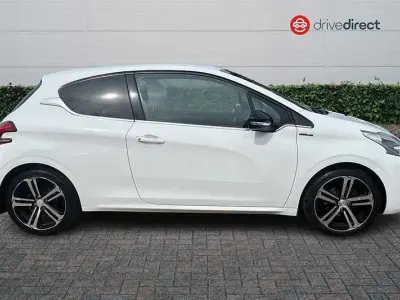 Used Peugeot 208 GT-line 2016 White Hatchback