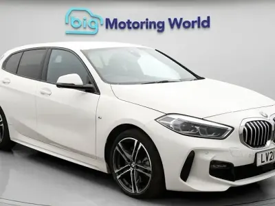 Begagnad BMW 120 M Sport 190 HK (139 kW) 2021 Vit Halvkombi