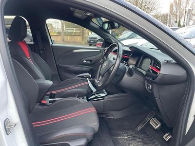 Second-hand Vauxhall Corsa-e SRi 98 kW (134 CP) 2022 Alb Hatchback