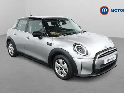 Begagnad Mini Cooper Classic 136 HK (100 kW) 2022 Silver Halvkombi