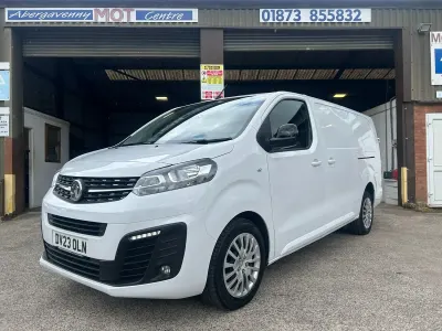 Used Vauxhall Vivaro 100 HP (73 kW) 2023 White MPV