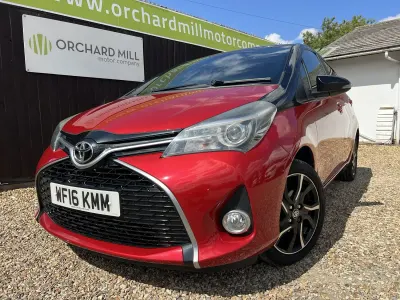 Used Toyota Yaris Design 99 HP (72 kW) 2016 Red Hatchback