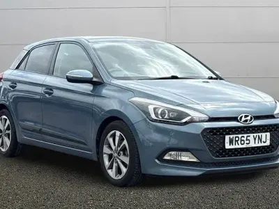 Begagnad Hyundai i20 Premium 84 HK (61 kW) 2015 Blå Halvkombi