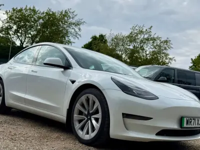 Używany Tesla Model 3 Long Range AWD 366 kW (498 KM) 2021 Biały Sedan/Limuzyna