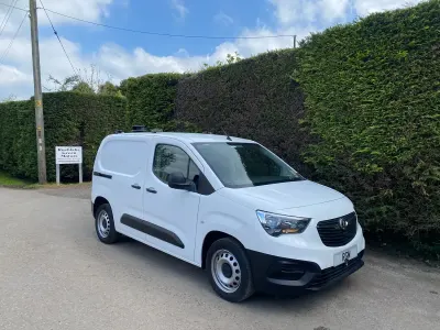 Used Vauxhall Combo Edition 100 HP (73 kW) 2019 White MPV