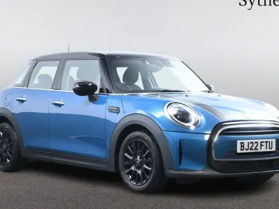 Używany Mini Cooper Classic 134 KM (98 kW) 2022 Niebieski Hatchback