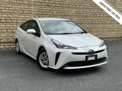 Used Toyota Prius Active 122 HP (89 kW) 2021 White Hatchback