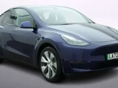 Begagnad Tesla Model Y Long Range AWD 378 kW (514 HK) 2022 Blå SUV