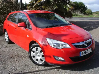 Used Vauxhall Astra 95 HP (69 kW) 2012 Red Estate