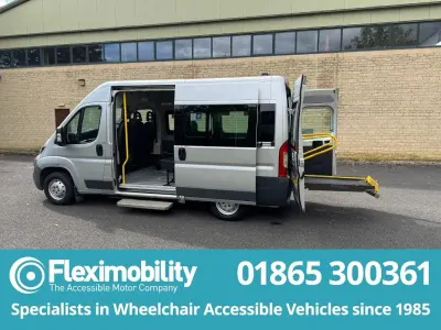 Begagnad Peugeot Boxer 130 HK (95 kW) 2015 Silver Van