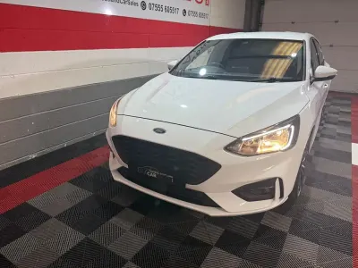 Gebraucht Ford Focus ST-Line X 125 PS (91 kW) 2019 Weiß Kleinwagen