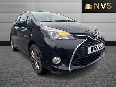 Używany Toyota Yaris 99 KM (72 kW) 2015 Czarny Hatchback