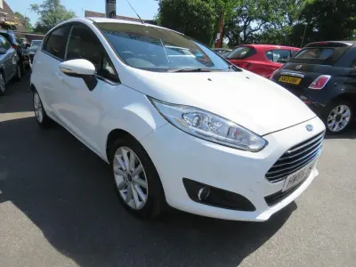Used Ford Fiesta Titanium 100 HP (73 kW) 2015 White Hatchback
