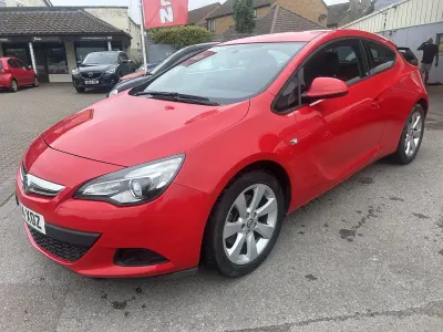 Used Vauxhall Astra GTC Sport 140 HP (102 kW) 2014 Red Coupe