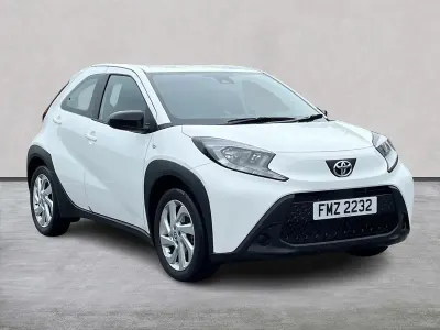 Used Toyota Aygo X PURE 72 HP (52 kW) 2024 White SUV