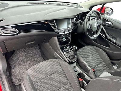 Used Vauxhall Astra SRi 147 HP (108 kW) 2018 Red Hatchback