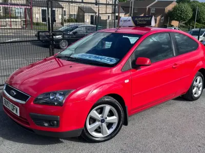 Gebraucht Ford Focus Zetec 100 PS (73 kW) 2007 Rot Kleinwagen