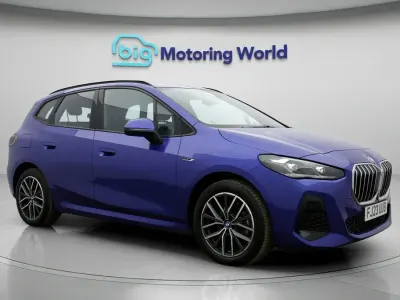 Begagnad BMW 225 Active Tourer M Sport 241 HK (177 kW) 2023 Blå Minibuss