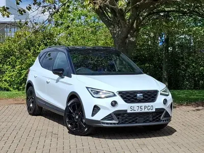 New Seat Arona FR 115 HP (84 kW) 2026 Metallic  desire red with black roof SUV