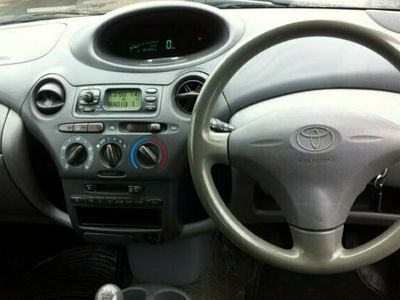 Used Toyota Yaris 74 HP (54 kW) 2002 Hatchback